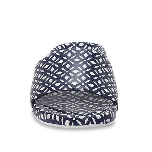 Dearfoams Printed Slide Sandal - Picture 2 of 4